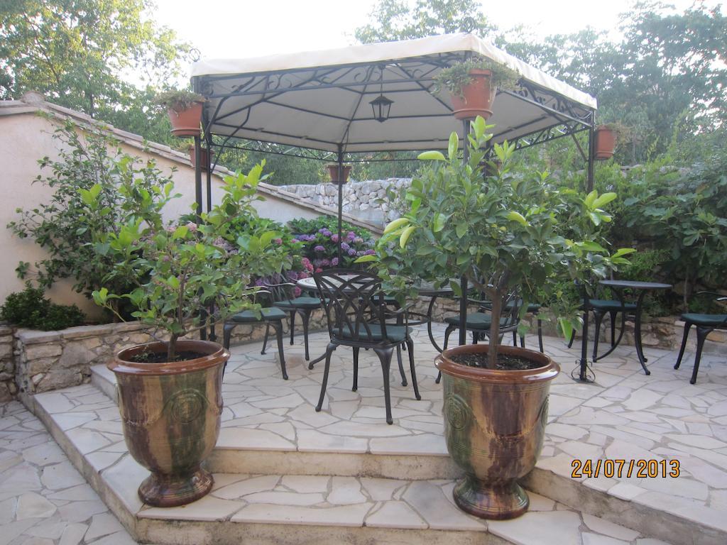 La Frandomiere Bed & Breakfast Saint-Martin-de-Londres Exterior photo